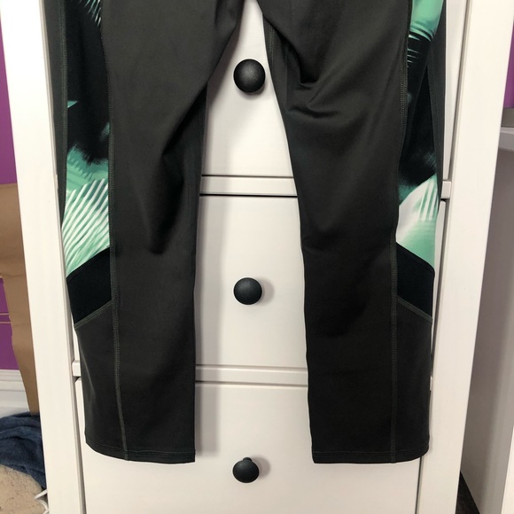 Women’s Under Armour Workout Leggings - L - Picture 14 of 15